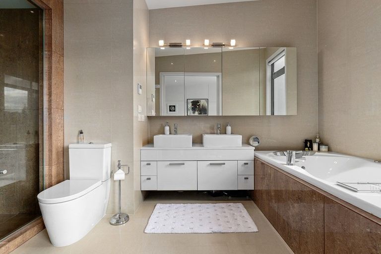 Photo of property in 169 Lake Crescent, Hamilton Lake, Hamilton, 3204