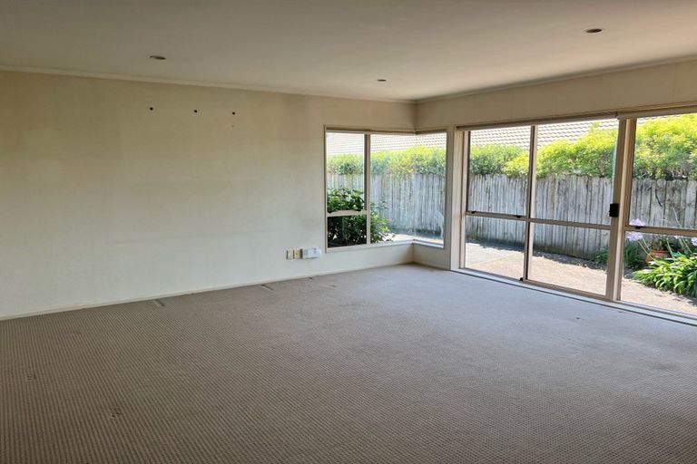 Photo of property in 2/10 Caldbeck Rise, Northpark, Auckland, 2013