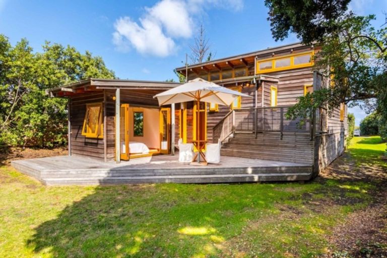 Photo of property in 127 Marine Parade North, Piha, New Lynn, 0772