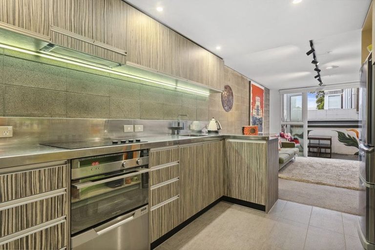 Photo of property in Canvas Apartments, 1/307 Willis Street, Te Aro, Wellington, 6011