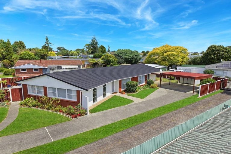 Photo of property in 10 Alf Walker Place, Papakura, 2110
