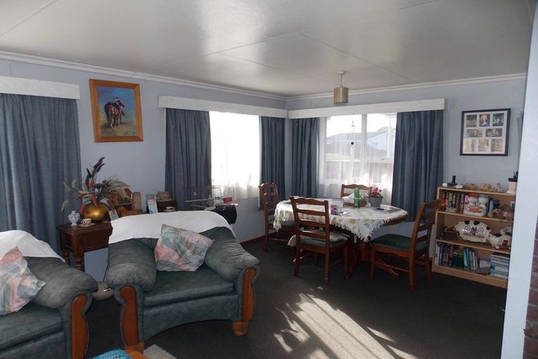 Photo of property in 122 Benmore Avenue, Cloverlea, Palmerston North, 4412