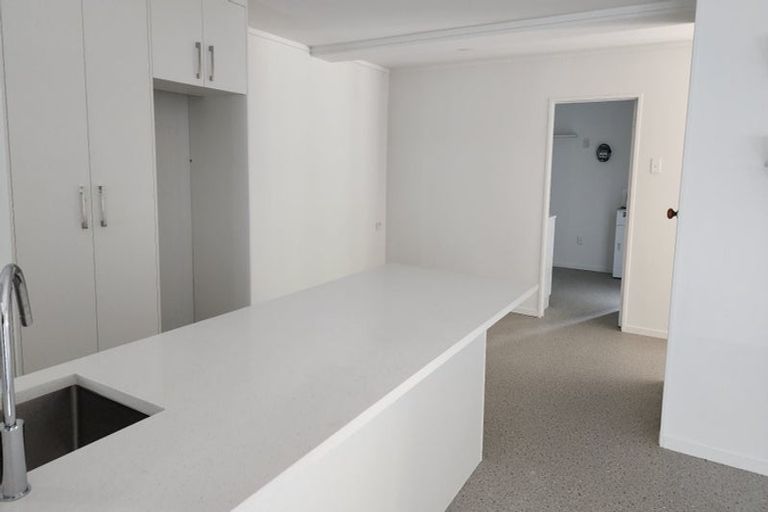 Photo of property in 68 Boord Crescent, Kumeu, 0891