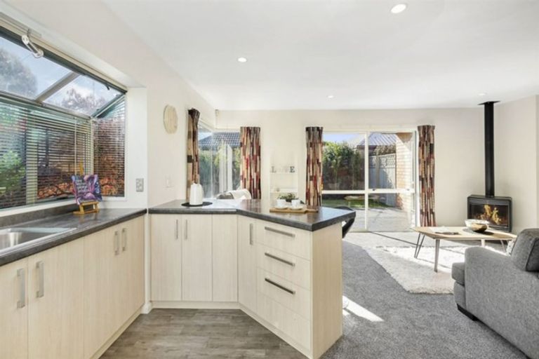 Photo of property in 12 Beauford Place, Parklands, Christchurch, 8083