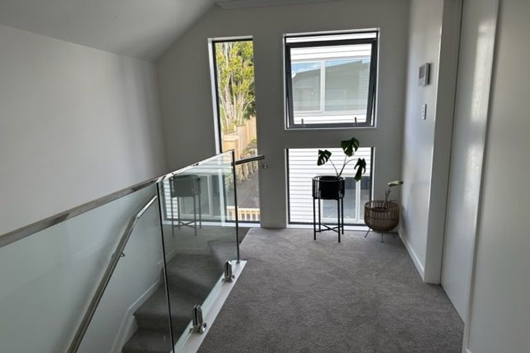 Photo of property in 7/11 Celeste Place, Totara Vale, Auckland, 0627