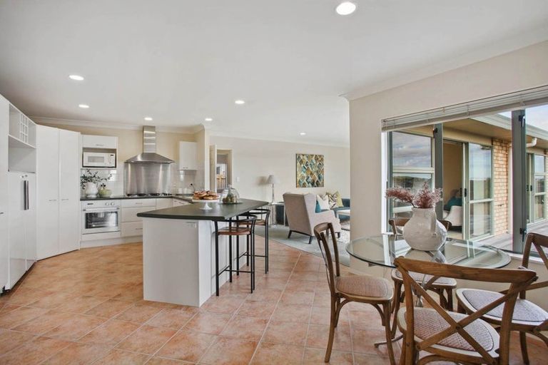 Photo of property in 11 Conacher Close, East Tamaki Heights, Auckland, 2016