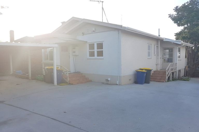 Photo of property in 29 Onewa Road, Northcote, Auckland, 0627