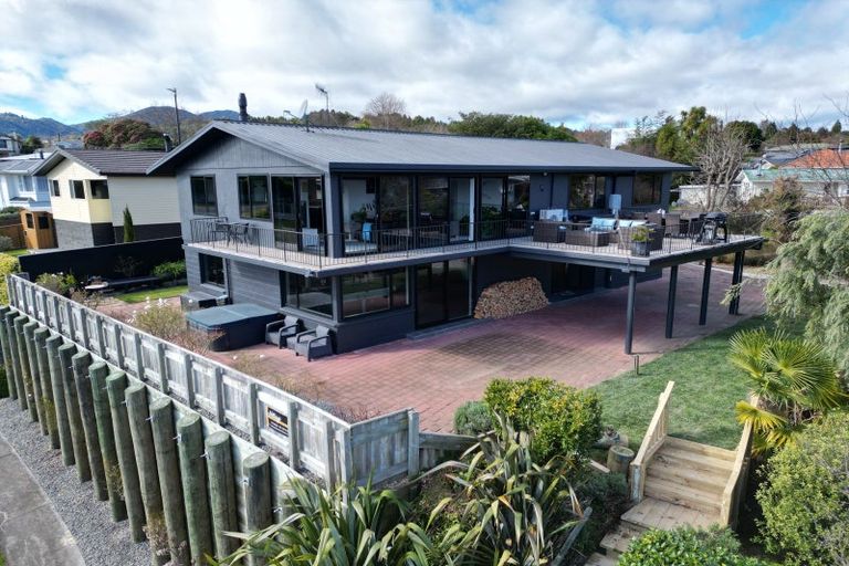 Photo of property in 1 Norfolk Road, Waipahihi, Taupo, 3330