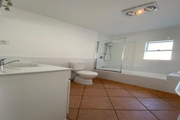 Photo of property in 25 Roberts Avenue, Bayswater, Auckland, 0622