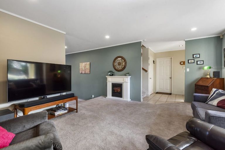 Photo of property in 1/31 Taroka Close, Pinehill, Auckland, 0632