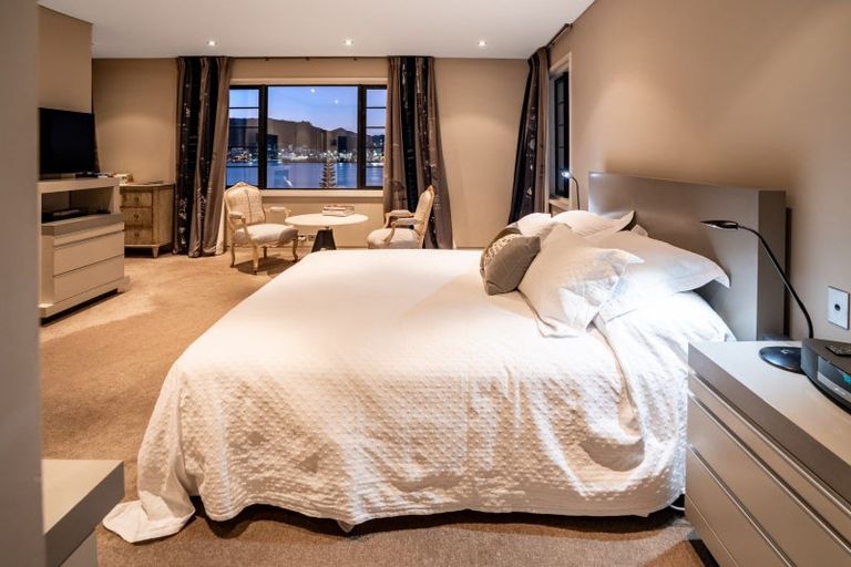 Photo of property in Broadwater Apartments, 214 Oriental Parade, Oriental Bay, Wellington, 6011