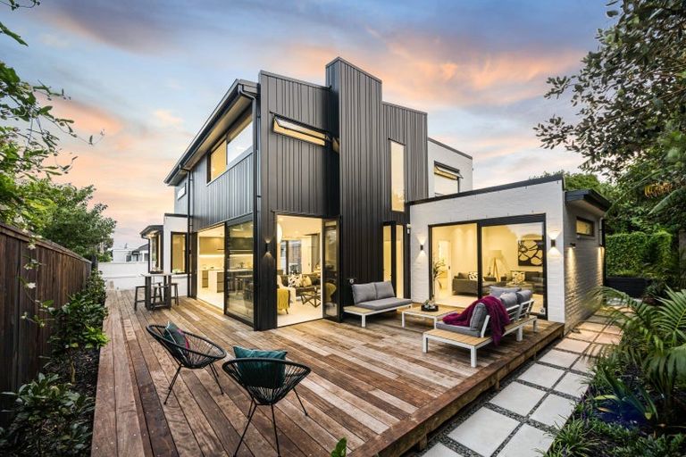 Photo of property in 6a Kohanga Road, Mangere Bridge, Auckland, 2022