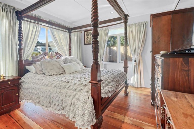 Photo of property in 8 Point Road, Mokau, 4376