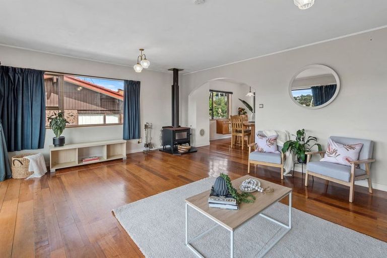 Photo of property in 28 Stapleford Crescent, Browns Bay, Auckland, 0630