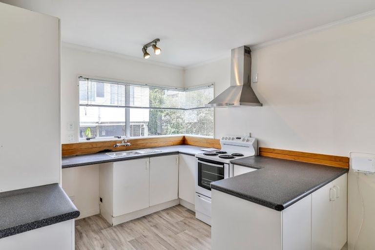 Photo of property in 2/28 Witheford Drive, Bayview, Auckland, 0629