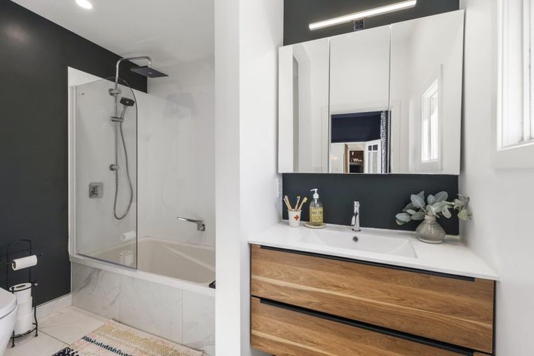 Photo of property in 36 Derwent Street, Island Bay, Wellington, 6023