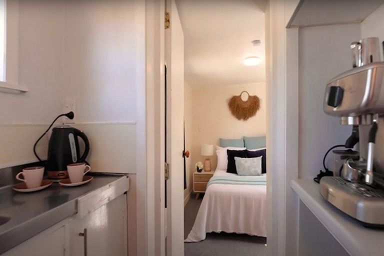 Photo of property in 71 Golf Road, New Lynn, Auckland, 0600