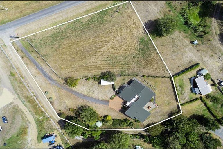 Photo of property in 630 Muhunoa Road West, Ohau, Levin, 5570