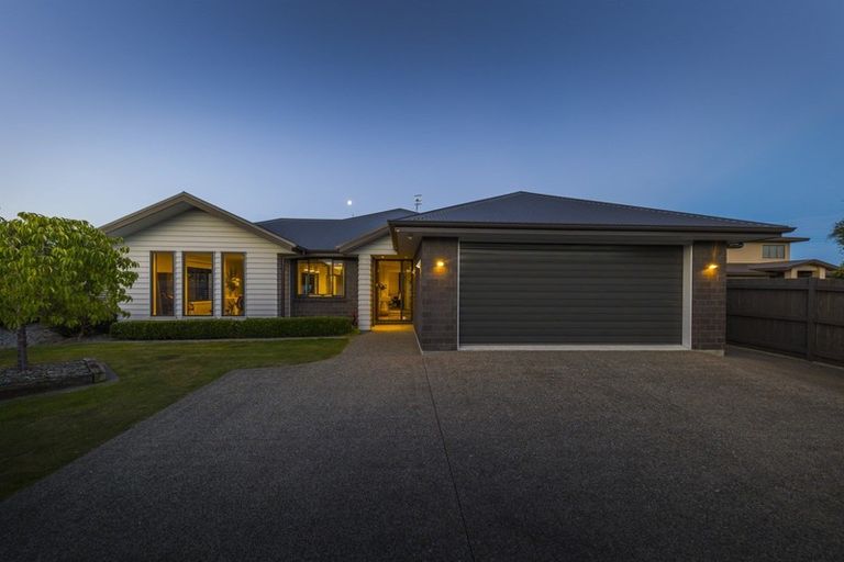 Photo of property in 25 Trump Place, Kelvin Grove, Palmerston North, 4414