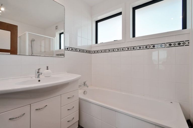 Photo of property in 78a Wharf Road, Te Atatu Peninsula, Auckland, 0610