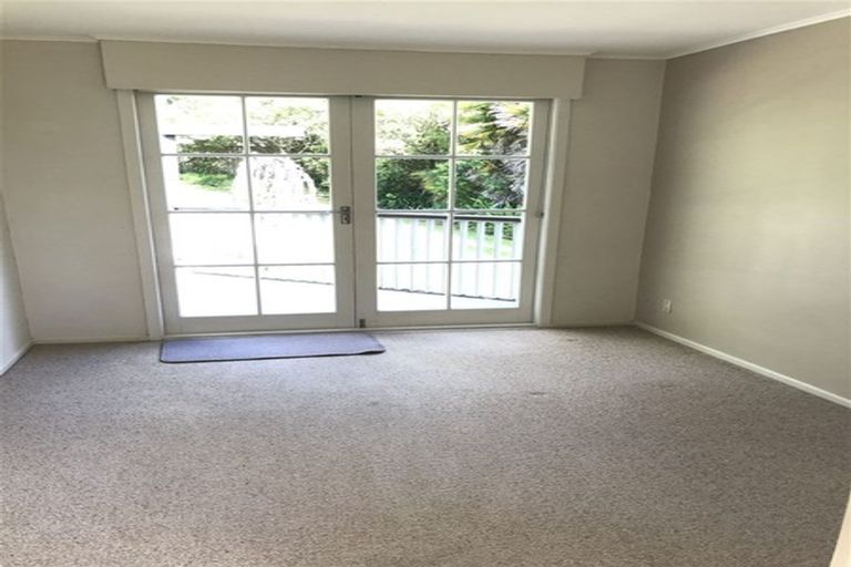 Photo of property in 10 Havelle Avenue, Titirangi, Auckland, 0604