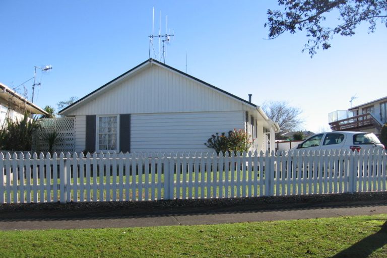 Photo of property in 15 Lockhart Avenue, Milson, Palmerston North, 4414