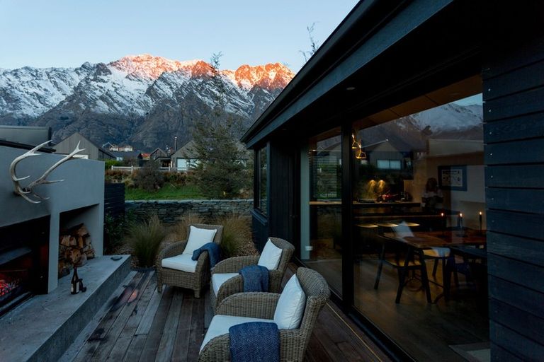 Photo of property in 2 Fife Court, Jacks Point, Queenstown, 9371