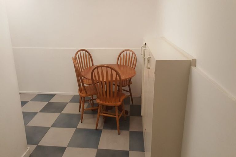 Photo of property in 98 Salamanca Road, Sunnynook, Auckland, 0620