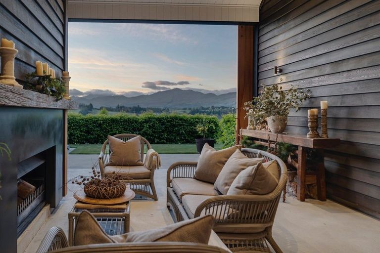 Photo of property in 92 Threepwood Road, Lake Hayes, Queenstown, 9371