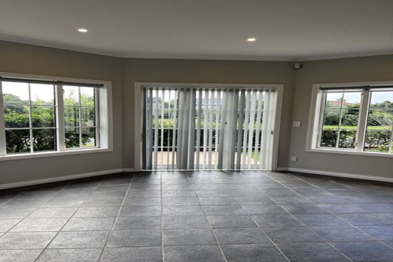 Photo of property in 3 Onemana Way, Te Atatu Peninsula, Auckland, 0610