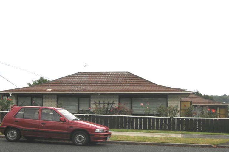 Photo of property in 2/141 Chivalry Road, Glenfield, Auckland, 0629