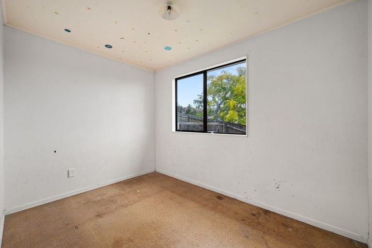 Photo of property in 14 Rehia Road, Massey, Auckland, 0614