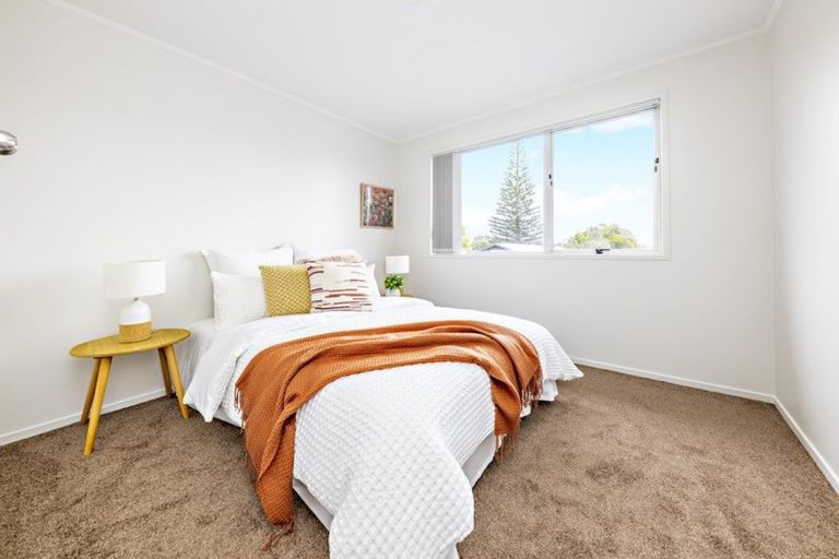 Photo of property in 15 Becker Drive, Weymouth, Auckland, 2103