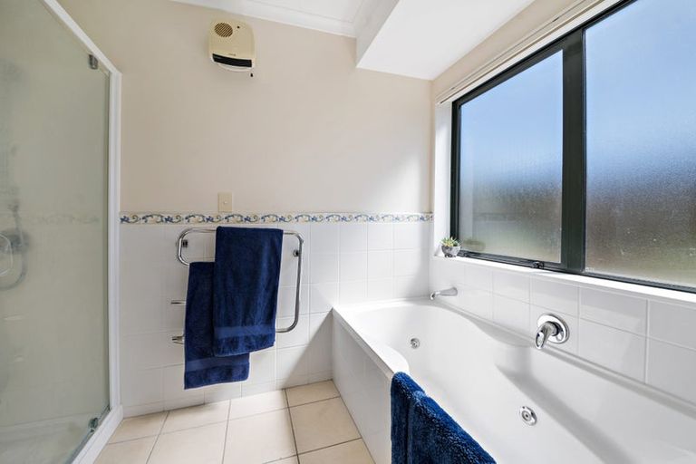 Photo of property in 31 Lough Bourne Drive, Pukekohe, 2120