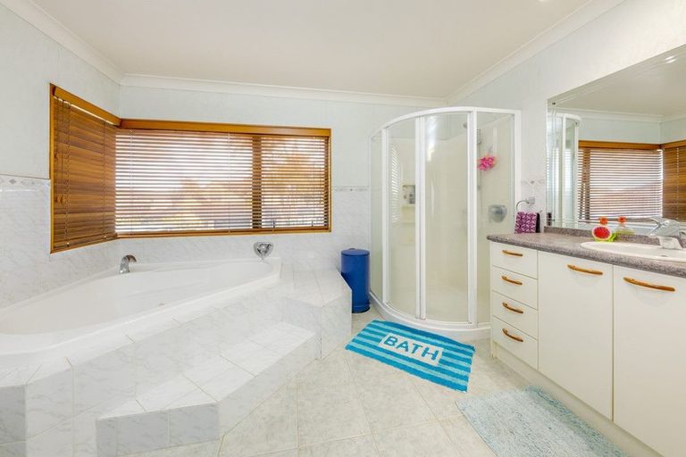 Photo of property in 223 Hill Road, The Gardens, Auckland, 2105