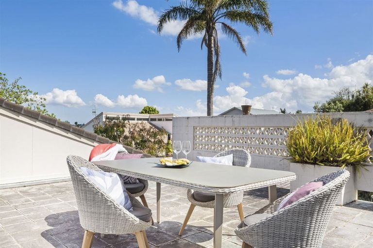 Photo of property in 115 Sunset Road, Totara Vale, Auckland, 0632