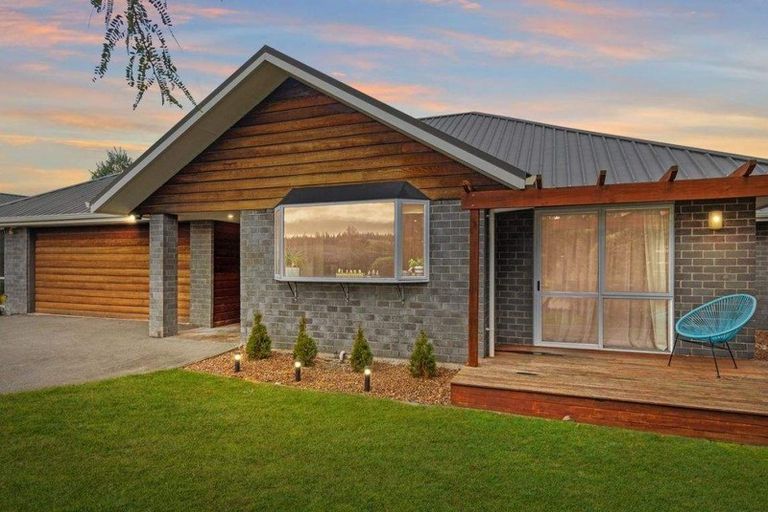 Photo of property in 7 Copperfield Close, Parklands, Christchurch, 8083