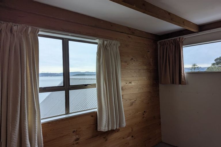 Photo of property in 14 Taungata Road, York Bay, Lower Hutt, 5013