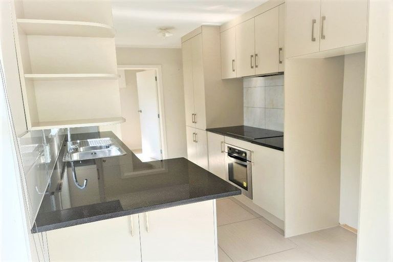 Photo of property in 5 Datura Place, Sunnynook, Auckland, 0620