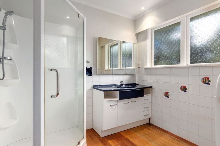 Photo of property in 15 Ecclesfield Grove, Silverstream, Upper Hutt, 5019