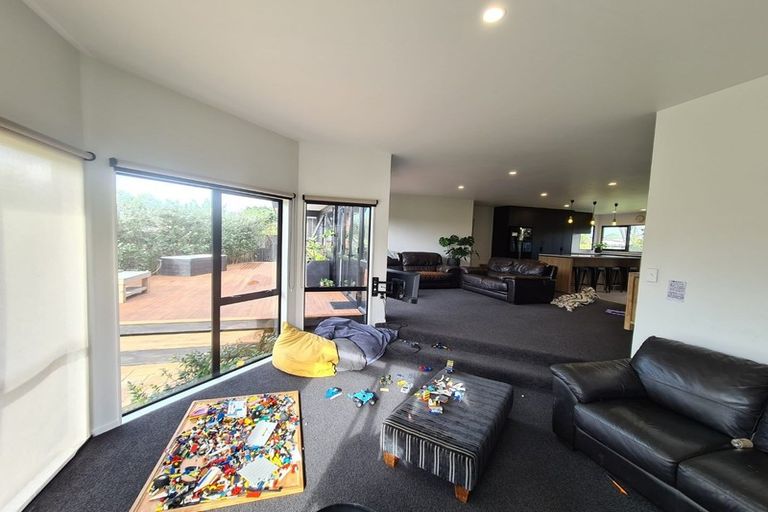 Photo of property in 16 Chatswood Grove, Fitzroy, New Plymouth, 4312
