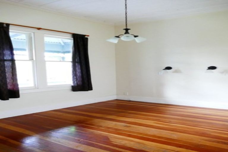 Photo of property in 44 Lynwood Road, New Lynn, Auckland, 0600