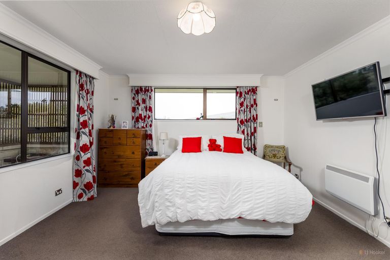 Photo of property in 23 Timaru Road, Waimate, 7924