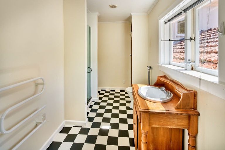 Photo of property in 2 Dillon Street, Lowry Bay, Lower Hutt, 5013