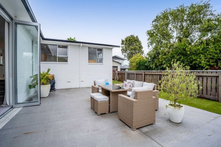 Photo of property in 15 Kowhai Street, Strandon, New Plymouth, 4312