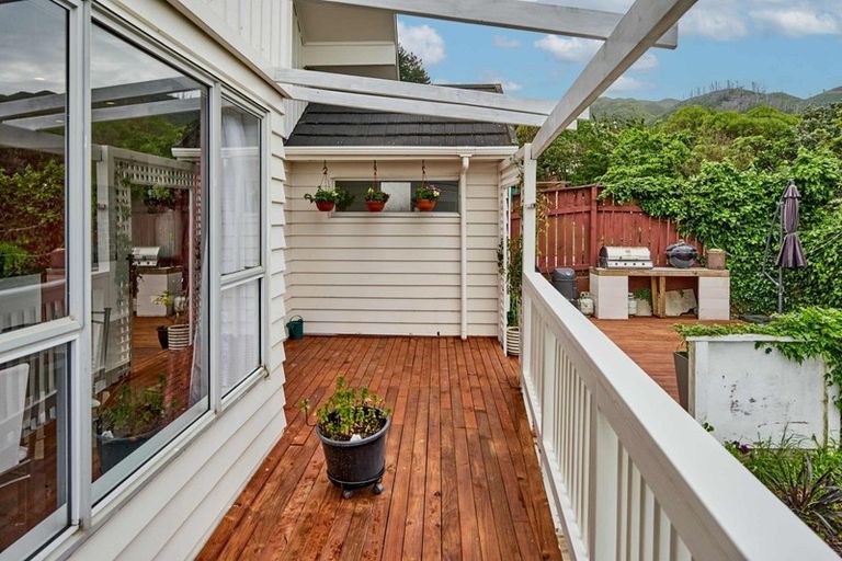 Photo of property in 28 Turriff Crescent, Tawa, Wellington, 5028