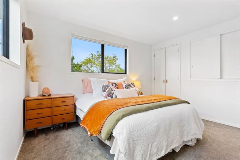 Photo of property in 87a Beach Road, Te Atatu Peninsula, 0610