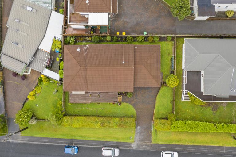 Photo of property in 1a Eastglen Road, Glen Eden, Auckland, 0602