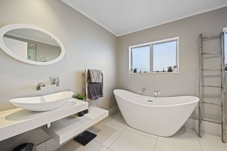 Photo of property in 109 Ruebe Road, Buckland, Pukekohe, 2677