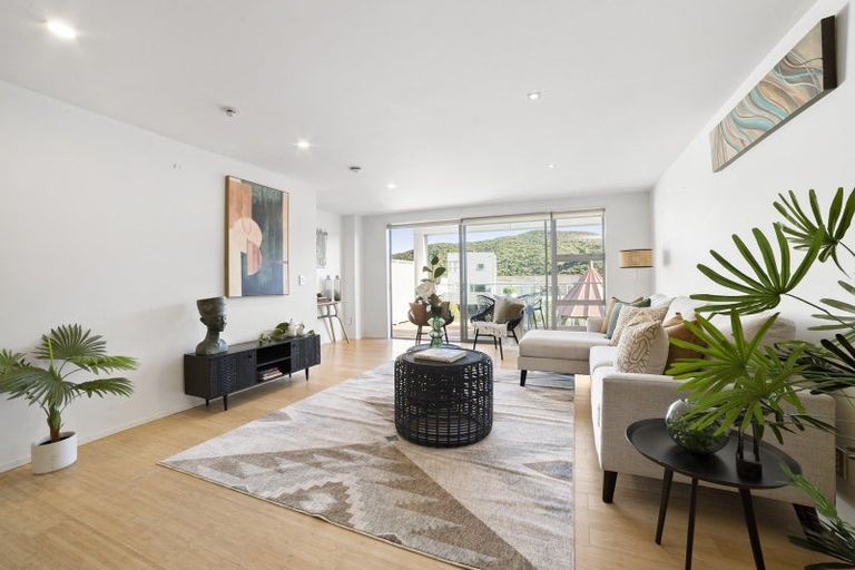 Photo of property in 18 Saddleback Grove, Karori, Wellington, 6012